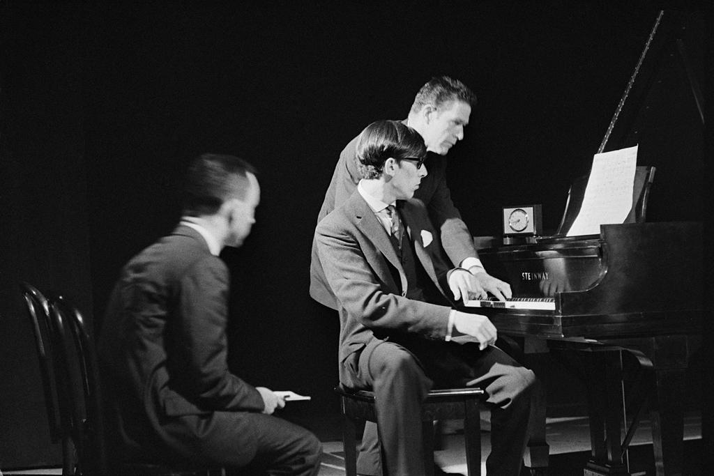 e-s-erik-satie-poglavlja-ispreturana-u-svakom-pogl-5.jpg